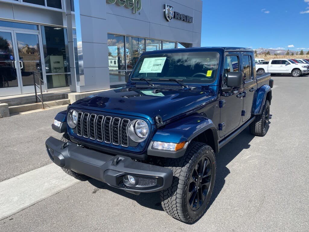 2025 Jeep Gladiator NightHawk Crew Cab 4WD