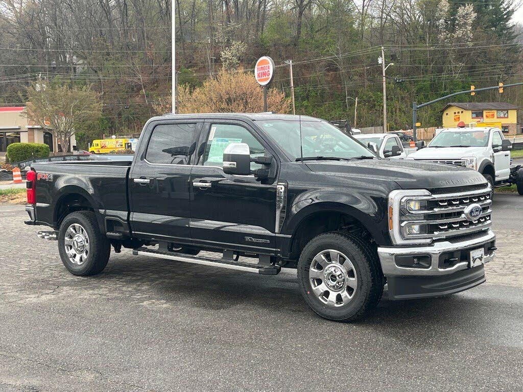 2025 Ford F-250 Super Duty Lariat Crew Cab 4WD