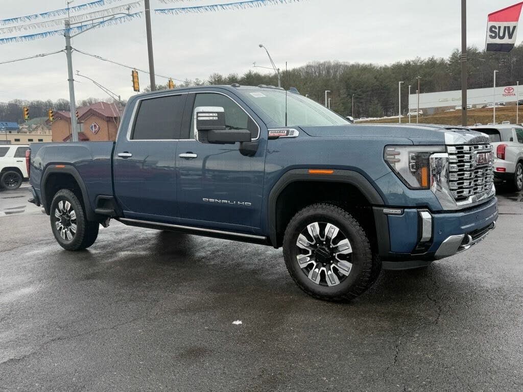 2025 GMC Sierra 2500HD Denali Crew Cab 4WD