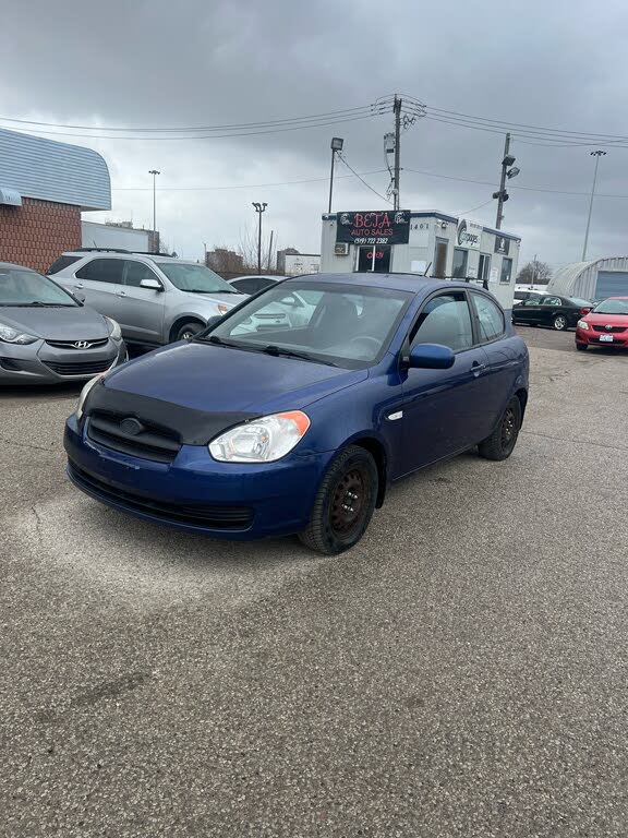 Hyundai Accent GL Hatchback FWD 2011