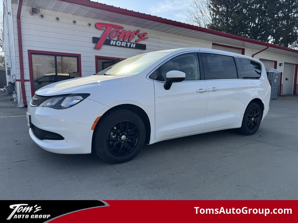 2022 Chrysler Voyager LX FWD