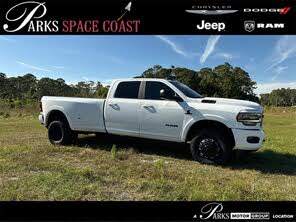 RAM 3500 Laramie Crew Cab LB DRW 4WD
