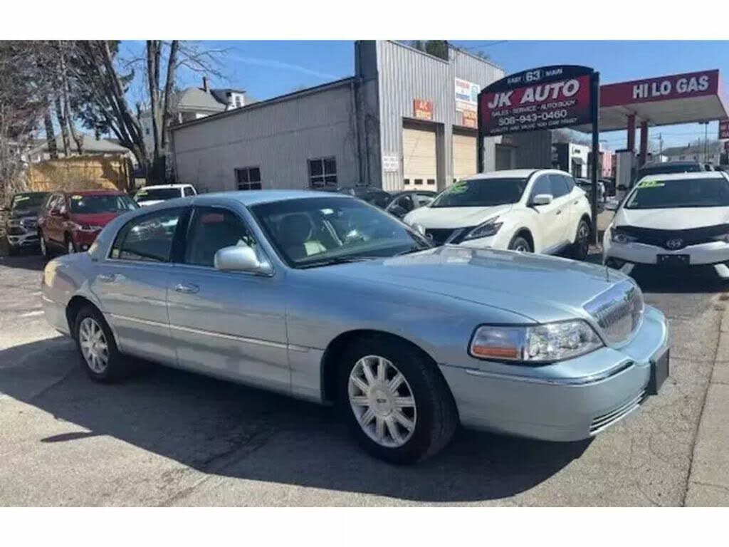 2011 Lincoln Town Car Signature Limited