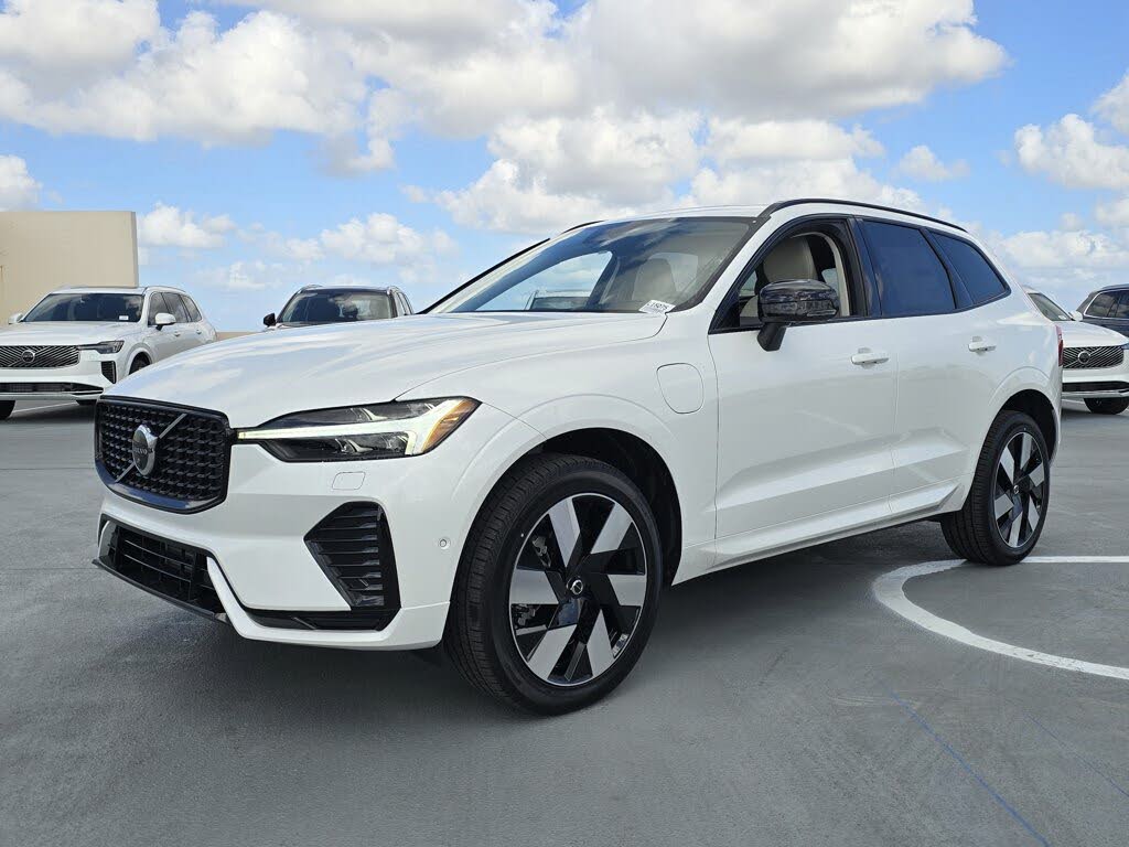 2025 Volvo XC60 Recharge T8 Plus Dark Theme eAWD