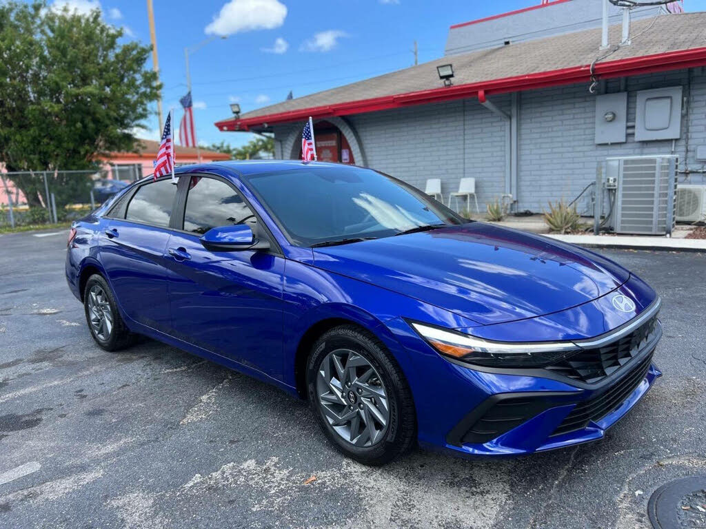 2024 Hyundai Elantra SEL FWD