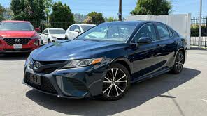 Toyota Camry SE FWD