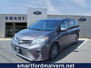 Toyota Sienna XLE 7-Passenger FWD with Auto-Access Seat