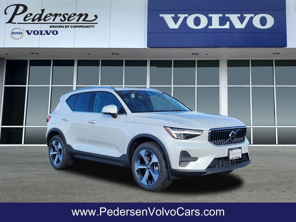 2025 Volvo XC40 B5 Core Bright Theme AWD