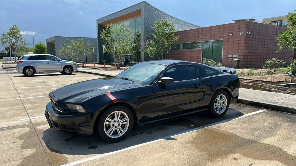 2014 Ford Mustang V6 Coupe RWD