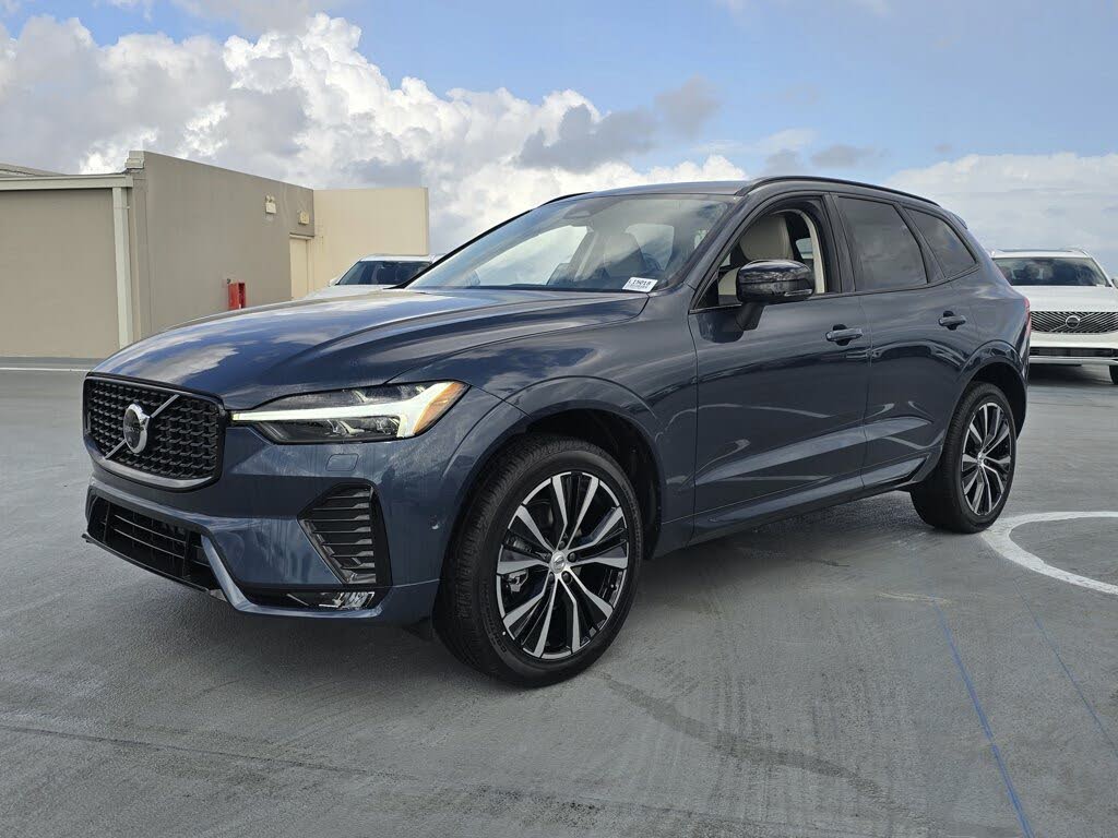 2025 Volvo XC60 B5 Plus Dark Theme AWD