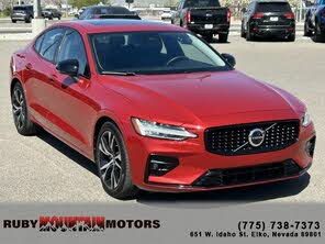 Volvo S60 B5 Core Dark Theme FWD