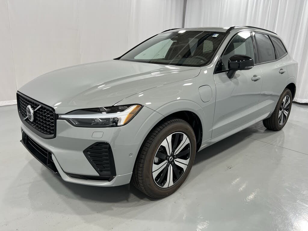 2025 Volvo XC60 Recharge T8 Plus Dark Theme eAWD