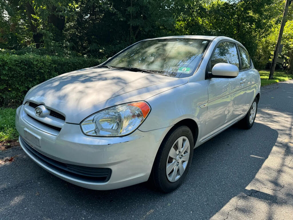 2011 Hyundai Accent GL Hatchback FWD