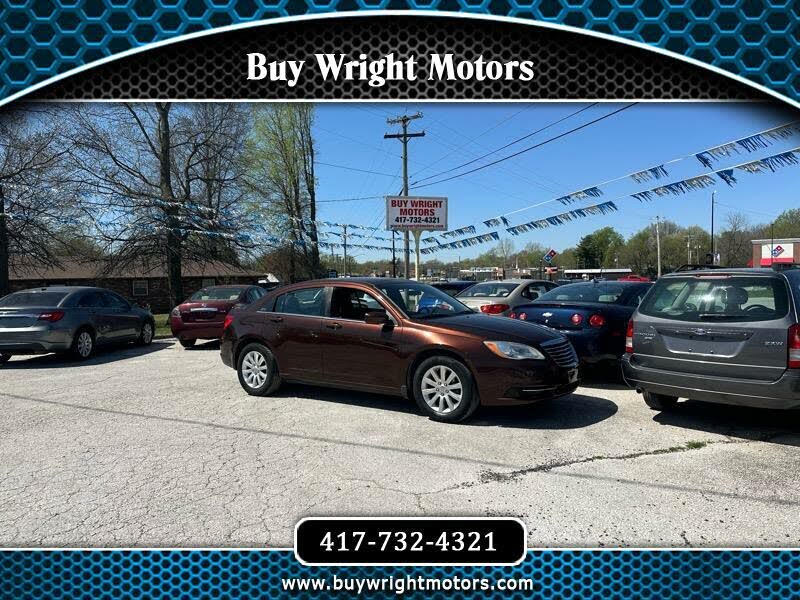2013 Chrysler 200 Touring Sedan FWD