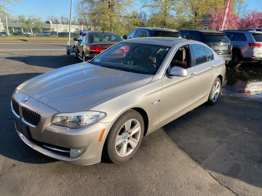 2011 BMW 5 Series 528i Sedan RWD