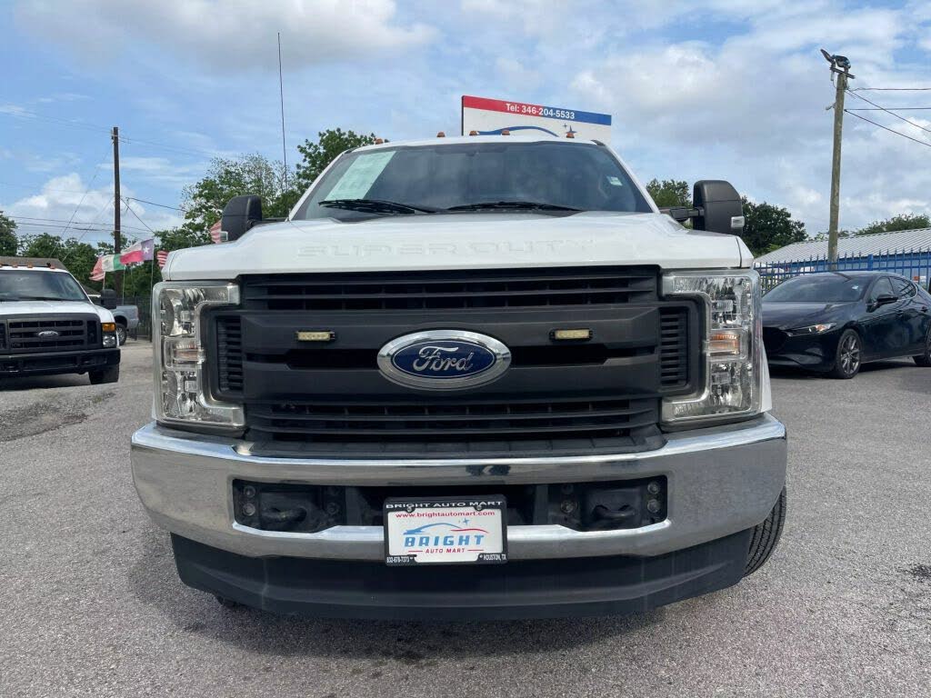2019 Ford F-350 Super Duty Chassis XL Crew Cab DRW 4WD
