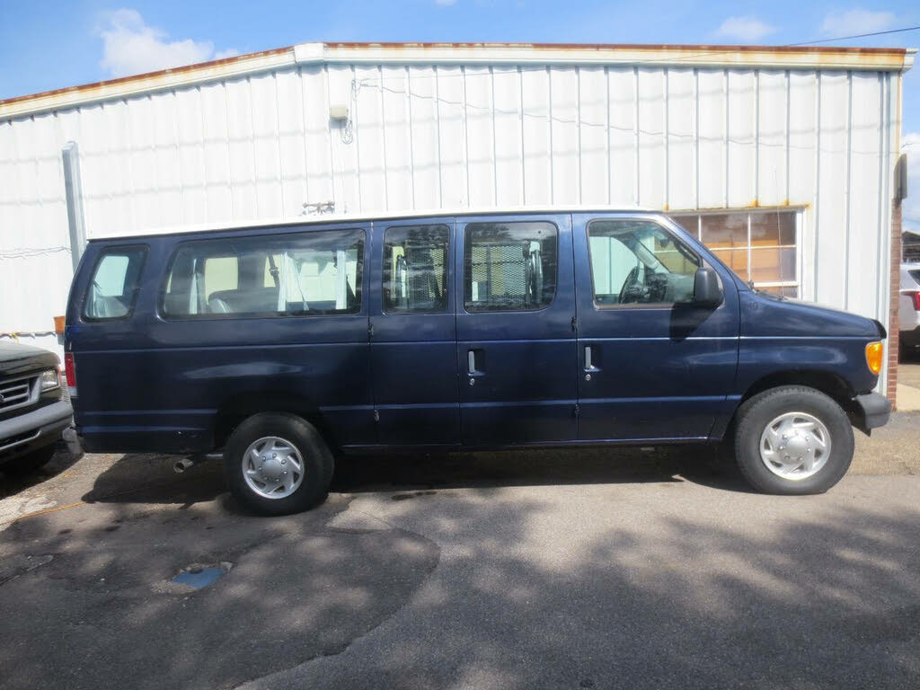 2004 Ford E-Series E-350 Super Duty XL Extended Passenger Van
