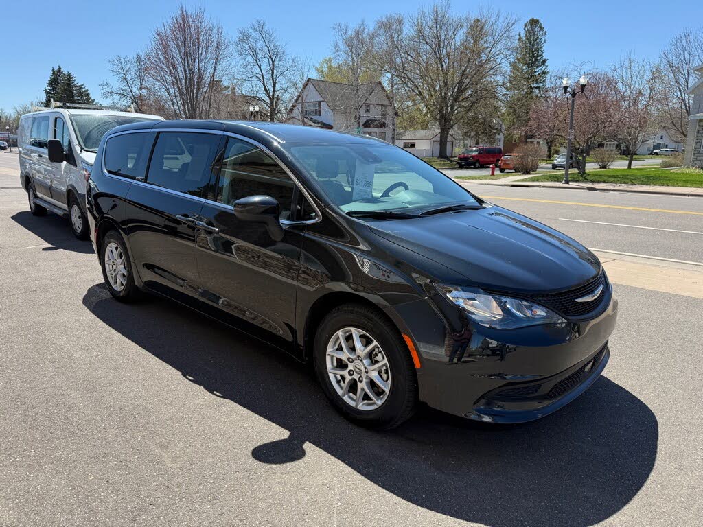 2023 Chrysler Voyager LX FWD