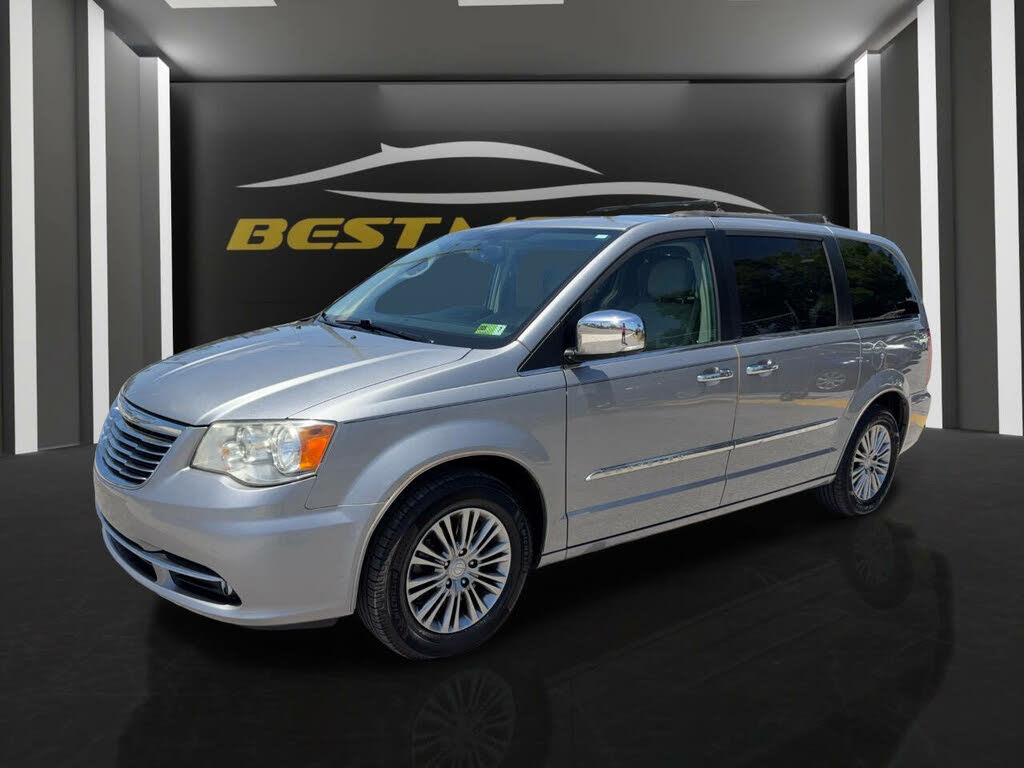 2014 Chrysler Town & Country Touring-L FWD
