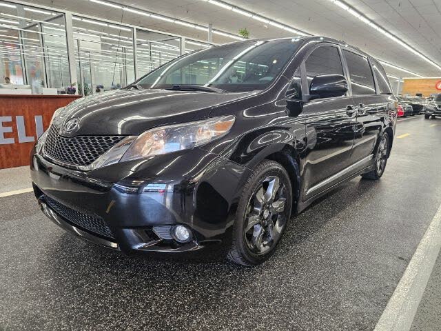 2012 Toyota Sienna SE 8-Passenger
