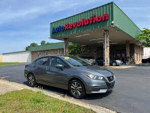 Nissan Versa SV FWD