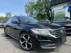 Volkswagen Passat 2.0T R-Line FWD
