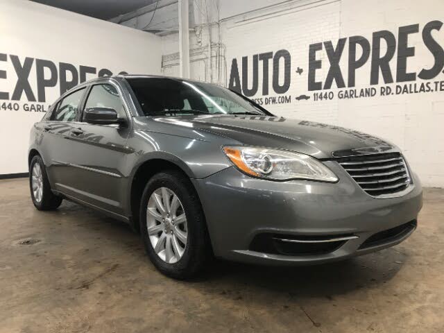 2013 Chrysler 200 Touring Sedan FWD