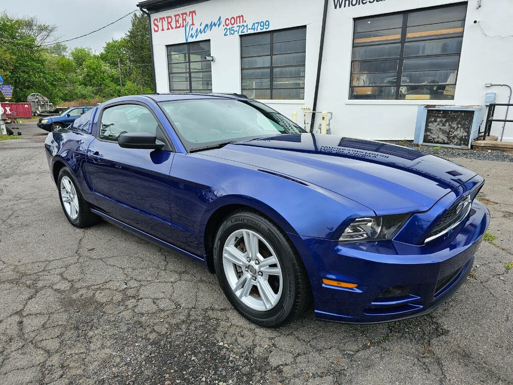 2013 Ford Mustang V6 Coupe RWD