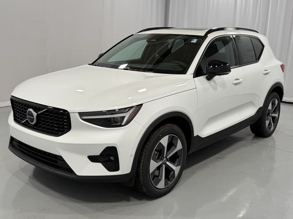 2025 Volvo XC40 B5 Plus Dark Theme AWD