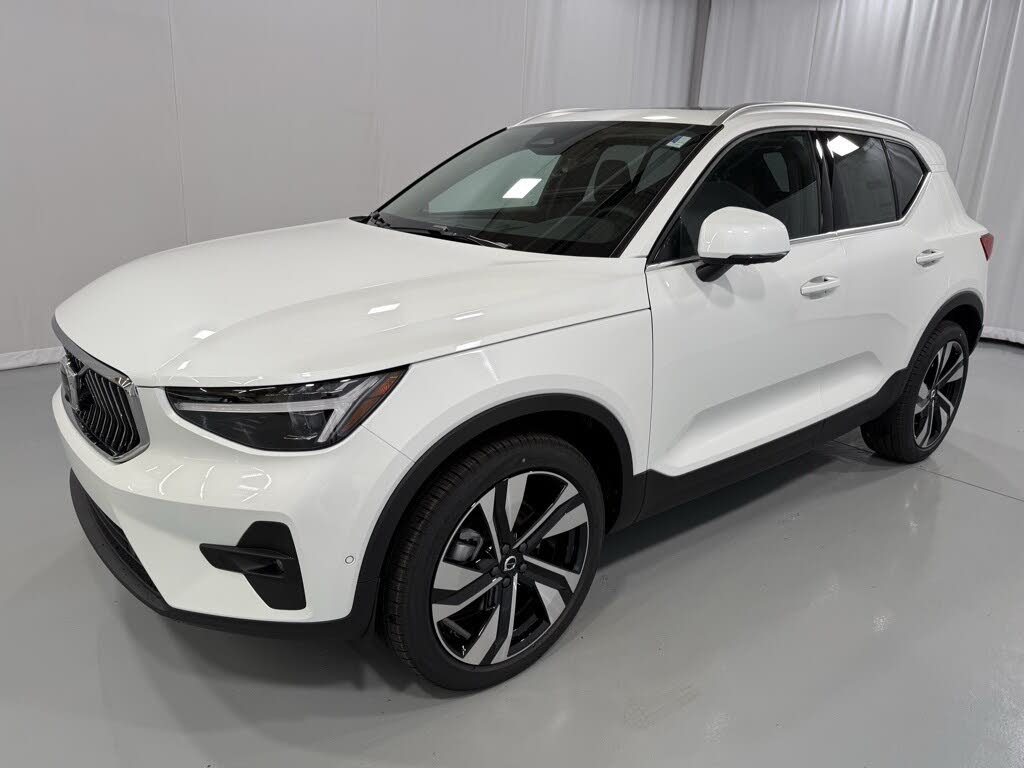 2025 Volvo XC40 B5 Ultra Bright Theme AWD