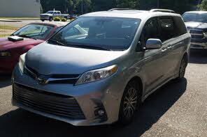 Toyota Sienna XLE 7-Passenger FWD with Auto-Access Seat