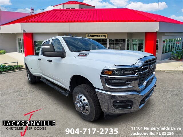 2025 RAM 3500 Tradesman Crew Cab LB DRW 4WD