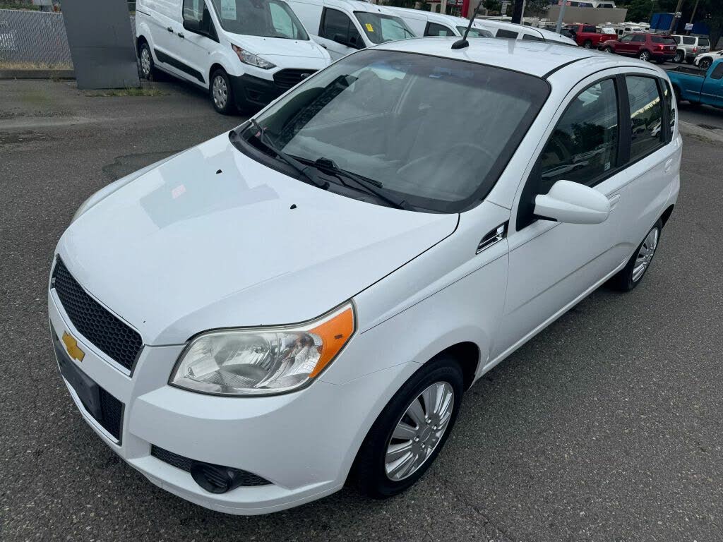 2011 Chevrolet Aveo 5 LS Hatchback FWD
