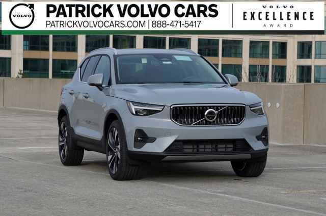 2025 Volvo XC40 B5 Ultra Bright Theme AWD