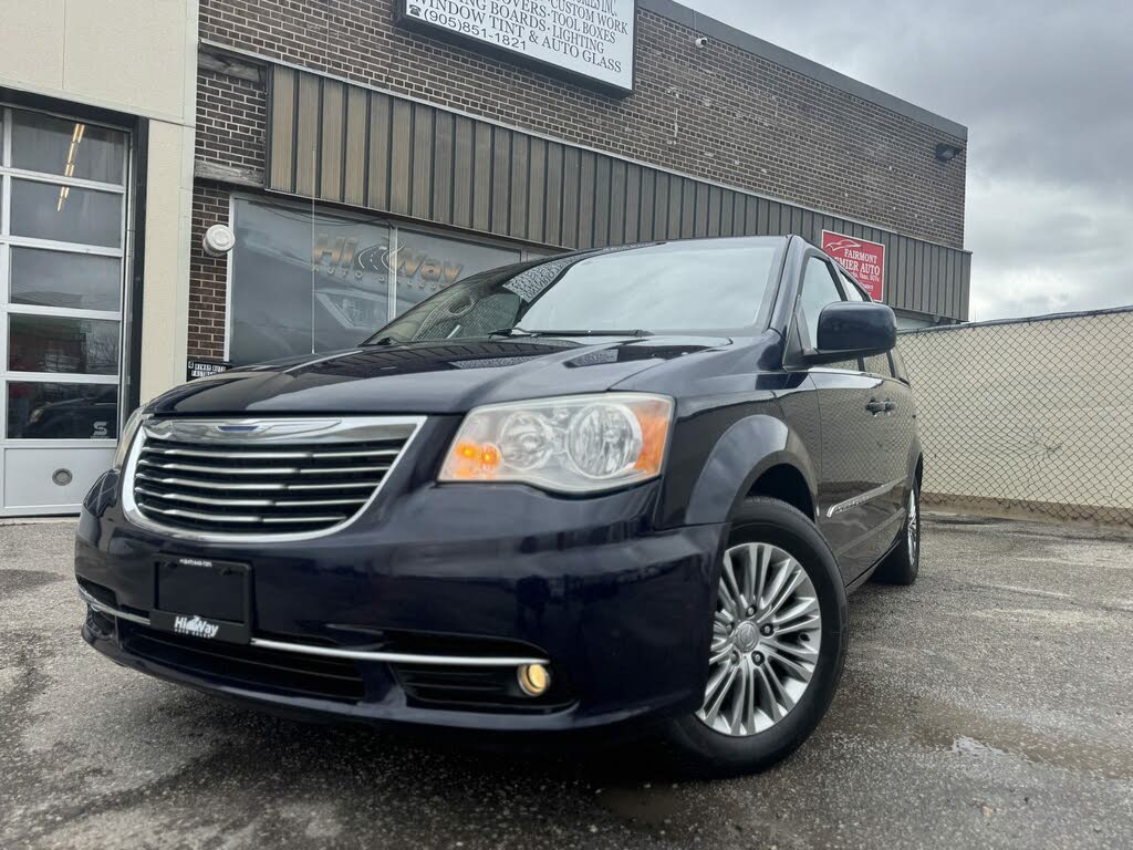 2016 Chrysler Town & Country Touring-L FWD