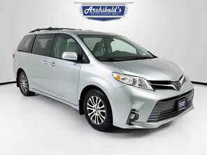 Toyota Sienna XLE 7-Passenger FWD with Auto-Access Seat