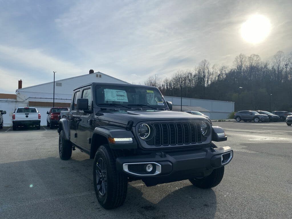 2025 Jeep Gladiator Sport S Crew Cab 4WD