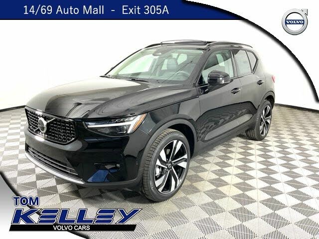 2025 Volvo XC40 B5 Ultra Dark Theme AWD