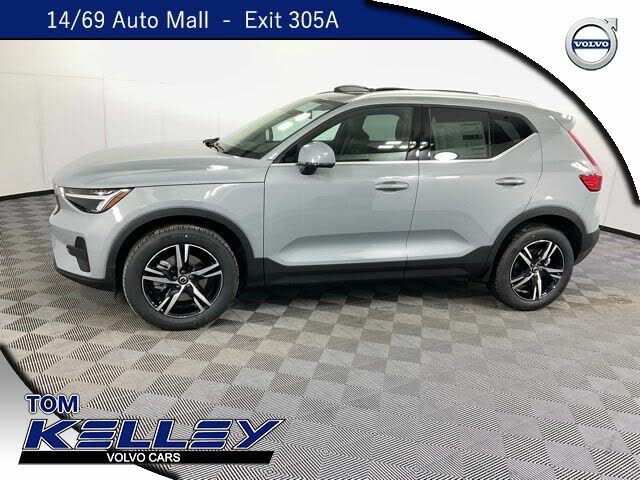 2025 Volvo XC40 B5 Core Bright Theme AWD