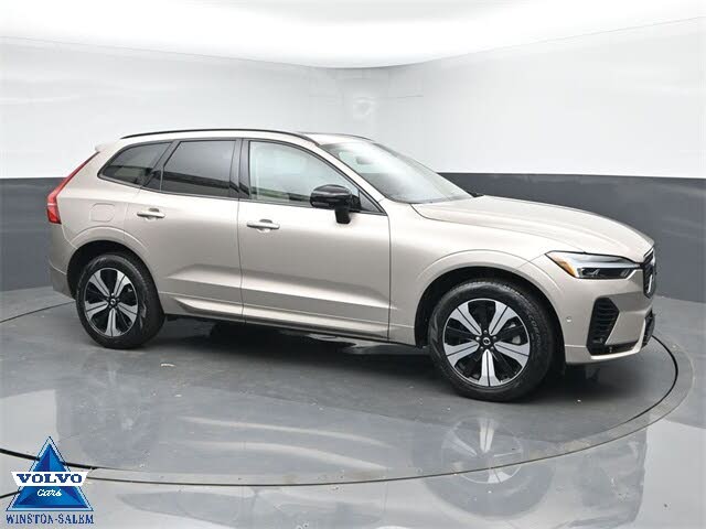 2024 Volvo XC60 Recharge T8 Plus Dark Theme eAWD