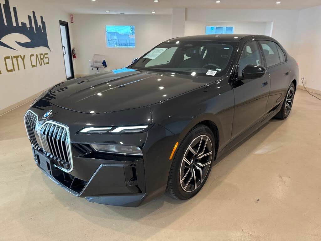 2024 BMW 7 Series 740i RWD