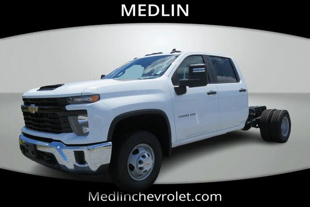 2025 Chevrolet Silverado 3500HD Chassis Work Truck Crew Cab 4WD