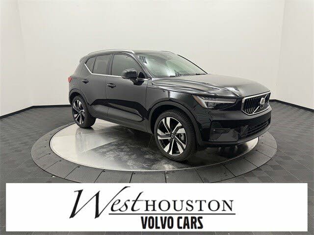 2025 Volvo XC40 B5 Ultra Bright Theme AWD