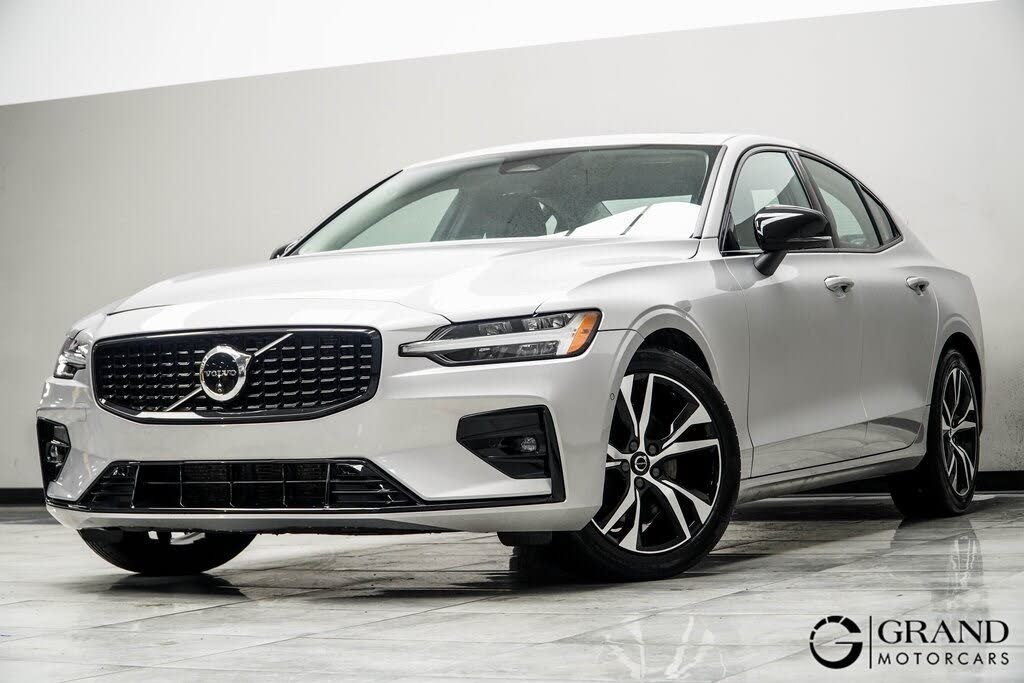 2024 Volvo S60 B5 Plus Dark Theme AWD