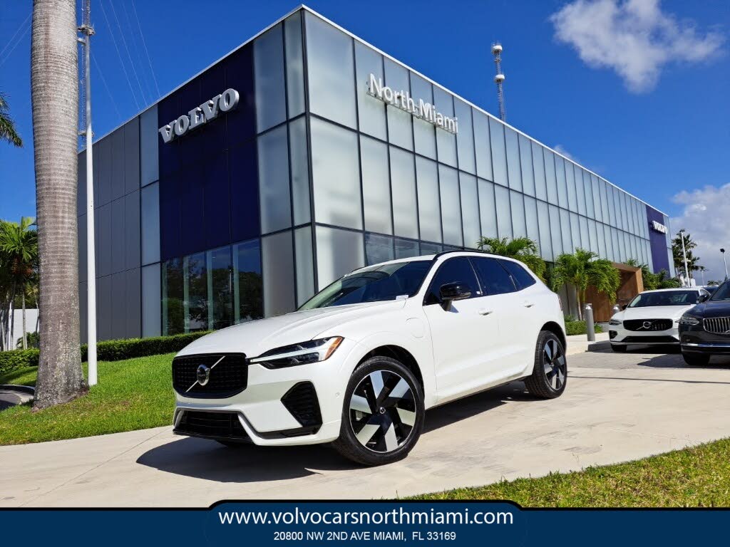 2024 Volvo XC60 Recharge T8 Plus Dark Theme eAWD