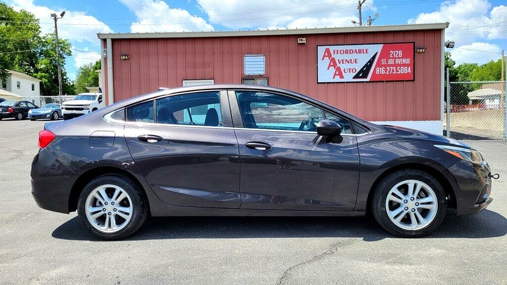 2017 Chevrolet Cruze LT Sedan FWD