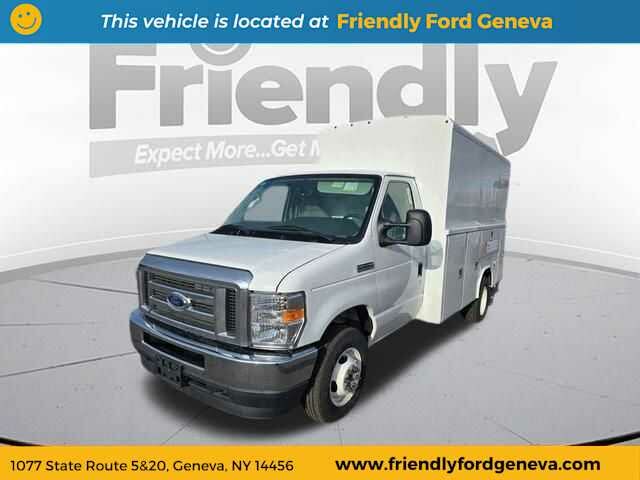 2025 Ford E-Series Chassis E-350 SD Cutaway SB DRW RWD