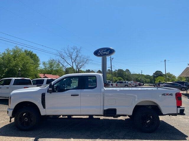2025 Ford F-350 Super Duty XL SuperCab LB 4WD