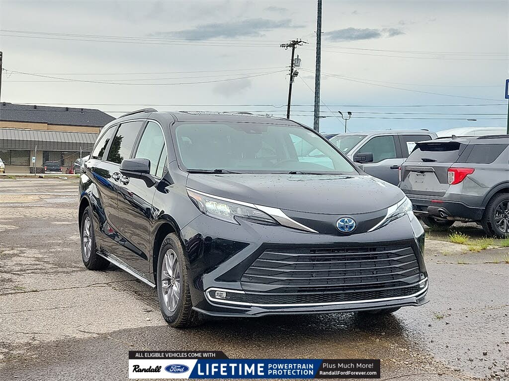 2024 Toyota Sienna XLE 7-Passenger FWD