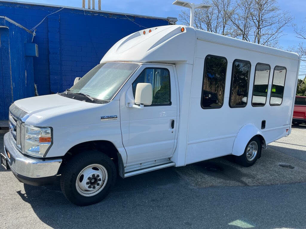 2016 Ford E-Series Chassis E-350 Super Duty 138 DRW Cutaway RWD